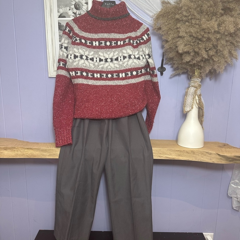One on One Women's Red and White Sweater